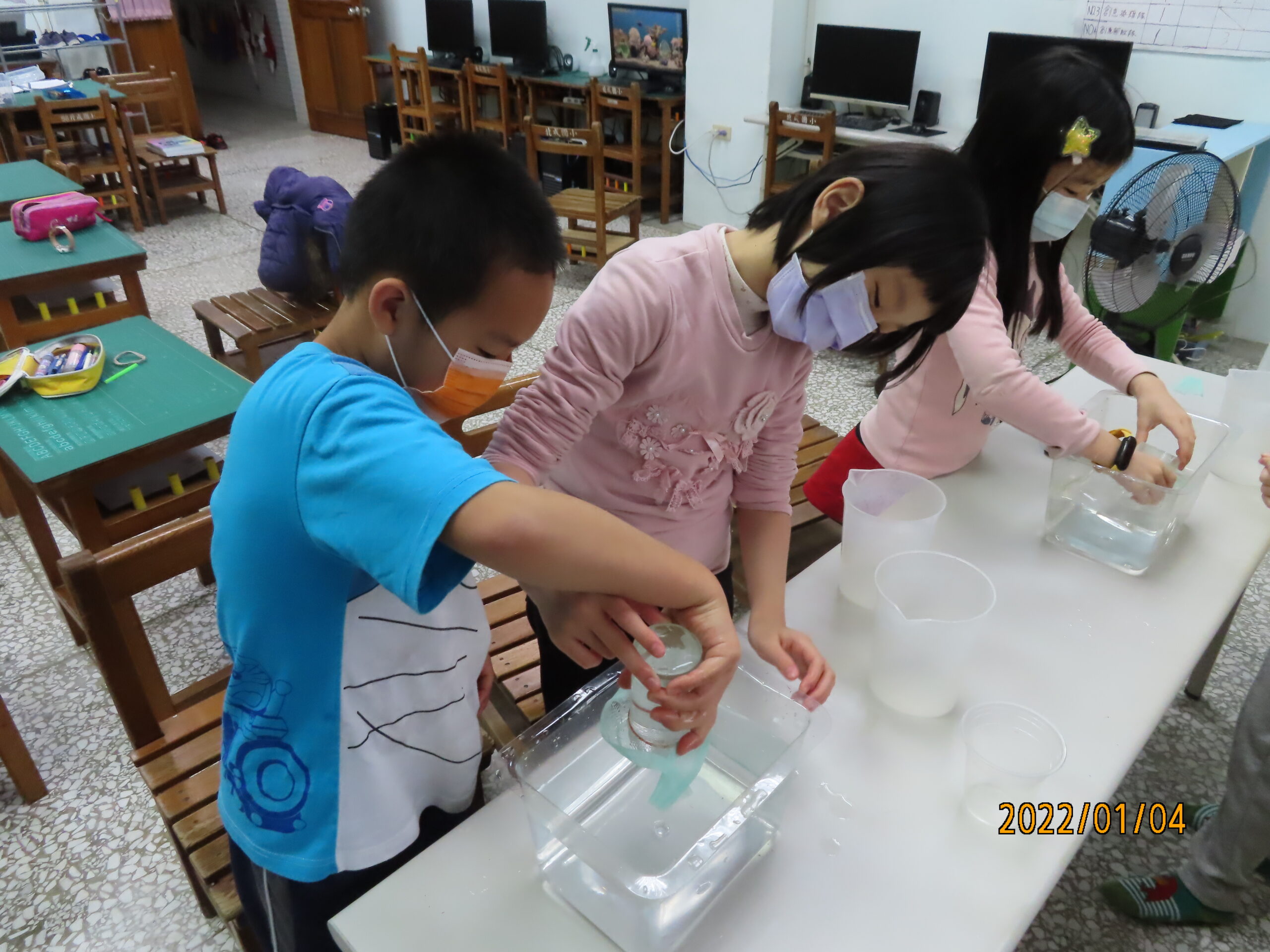 【三年級】發現科學-肥皂船、不漏水的網子