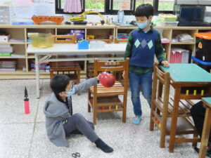 【三年級】發現科學-噴射氣球