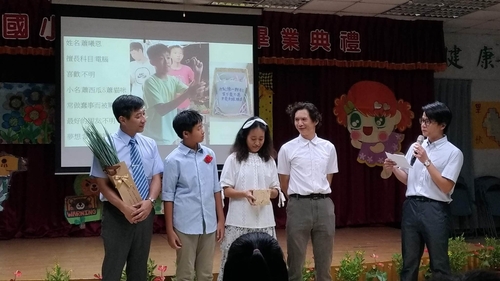 Read more about the article 第89屆畢業典禮粉用心