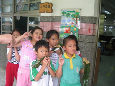 2008-06-05端午節前余阿姨請吃粽子