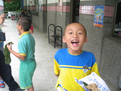2008-06-05端午節前余阿姨請吃粽子