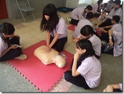 4-3-2-秀雯-在校內籌組急救社團活動照片-3