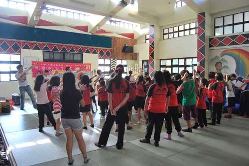 南澳鄕金岳國民小學衛教宣導
主 題︰麥當勞叔叔洗手衛教
時 間︰100年09月09日 08︰00~09︰00
地 點︰金岳國小風雨教室
主 席︰徐組長嘉珍
主 講 者︰麥當勞叔叔 （林先生）
對 象︰全校師生
衛教內容︰
一、洗手得重要性及五步驟。
二、學童有獎徵答。
三、說明如附件。