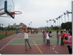 980223basketball-01