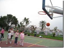 980223basketball-03