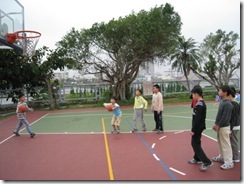980223basketball-04