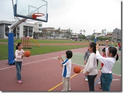 980223basketball-08