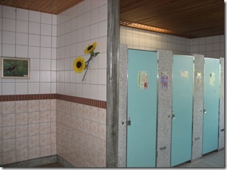 D048