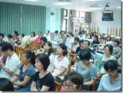 101.09.23班親會家長專心聆聽