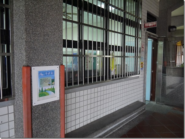 學務處走廊設空氣品質標示 (2)