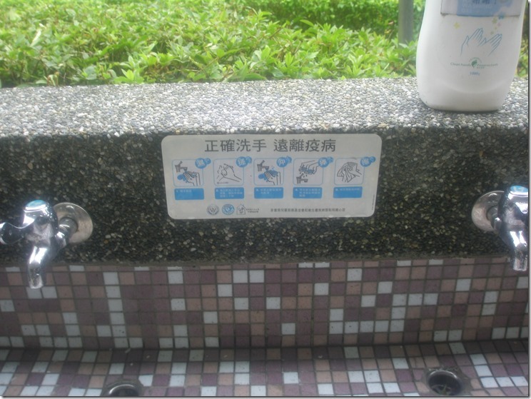 洗手台前註明洗手方式